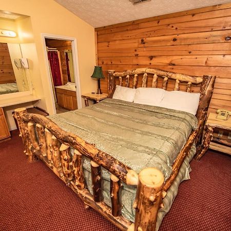 Cabin Close To Parkway Rd With River View Pigeon Forge Luaran gambar