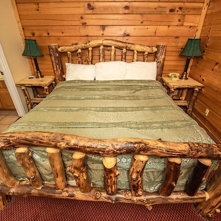 Cabin Close To Parkway Rd With River View Pigeon Forge Luaran gambar