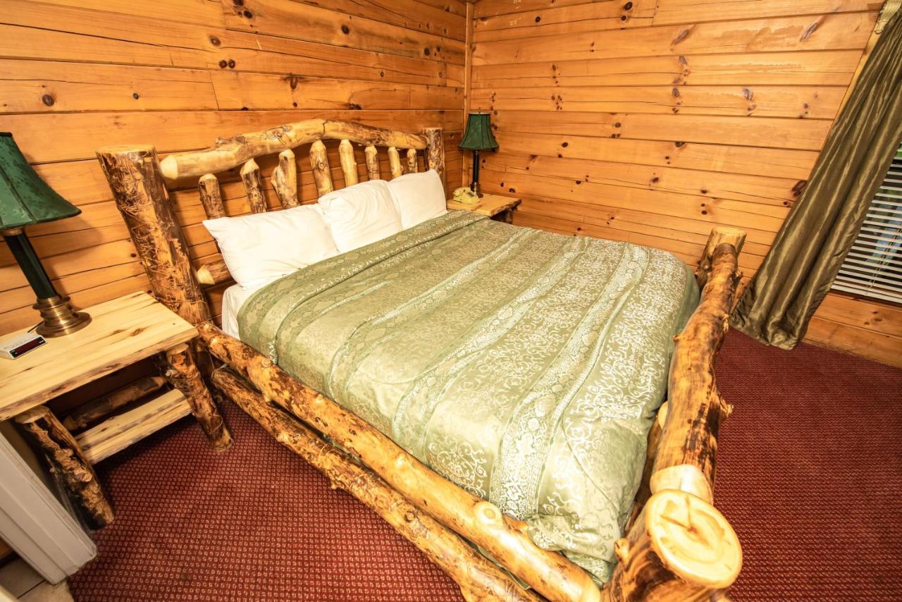 Cabin Close To Parkway Rd With River View Pigeon Forge Luaran gambar
