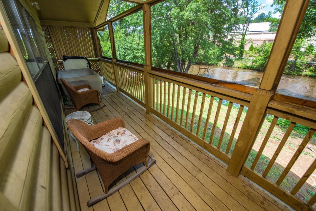 Cabin Close To Parkway Rd With River View Pigeon Forge Luaran gambar