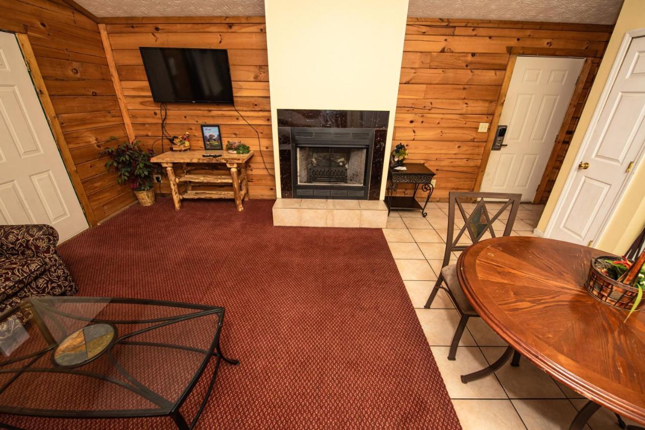 Cabin Close To Parkway Rd With River View Pigeon Forge Luaran gambar